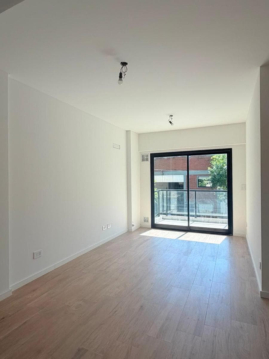 3-ROOM APARTMENT FOR SALE WITH BALCONY, GARAGE, AND PARKING SPACE AT PARQUE CHASS