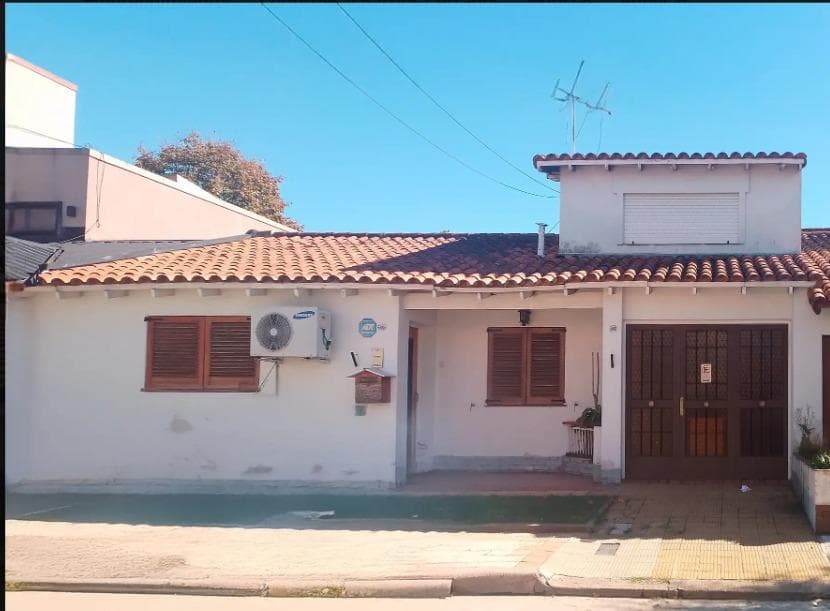 House in the Parque Saavedra neighborhood. Lot size: 350 meters