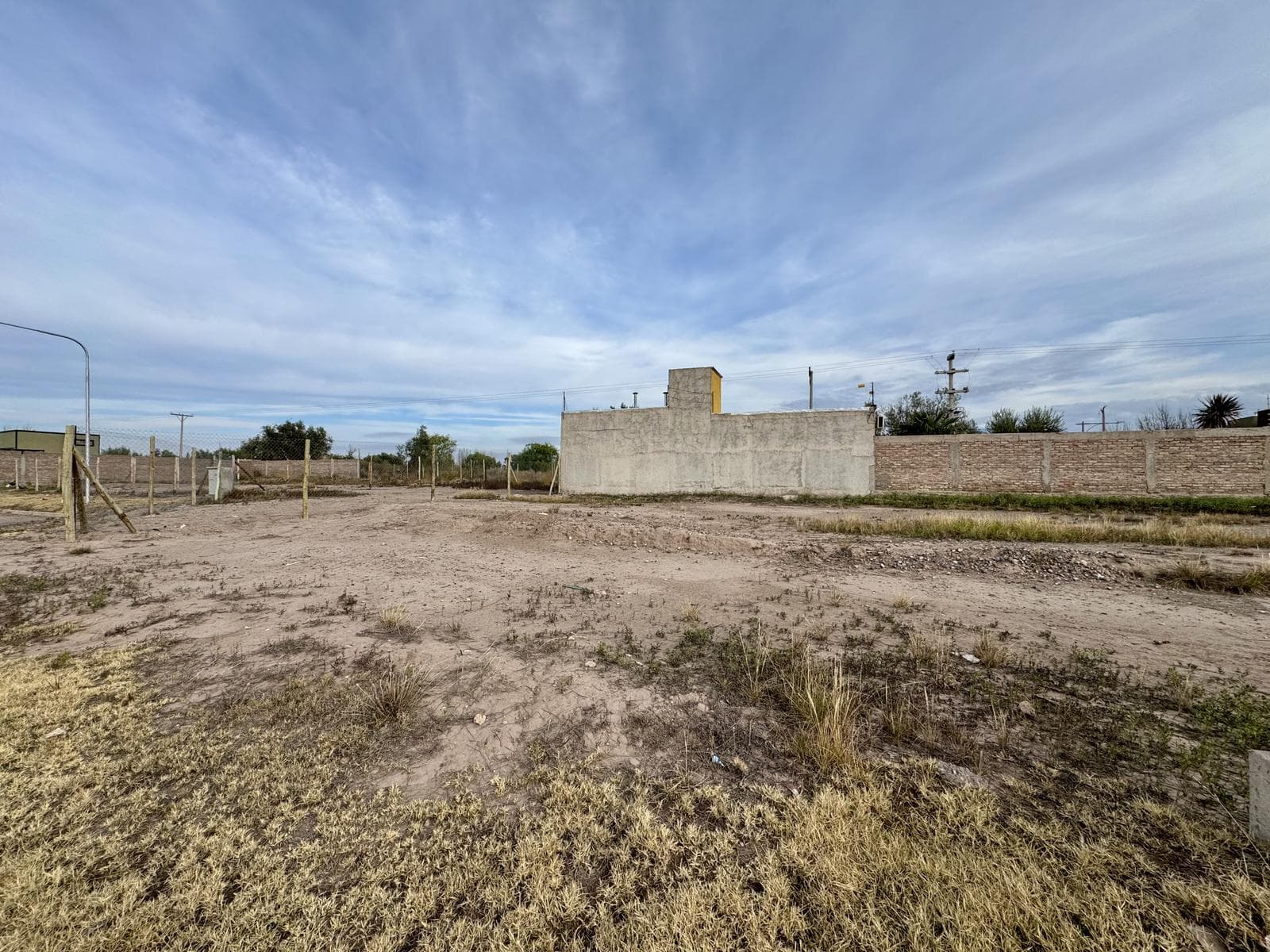 300 m2 lot in the Aguapiedras gated community in Luján de Cuyo.