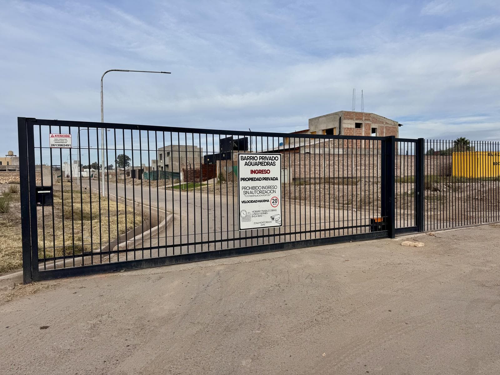 300 m2 lot in the Aguapiedras gated community in Luján de Cuyo.