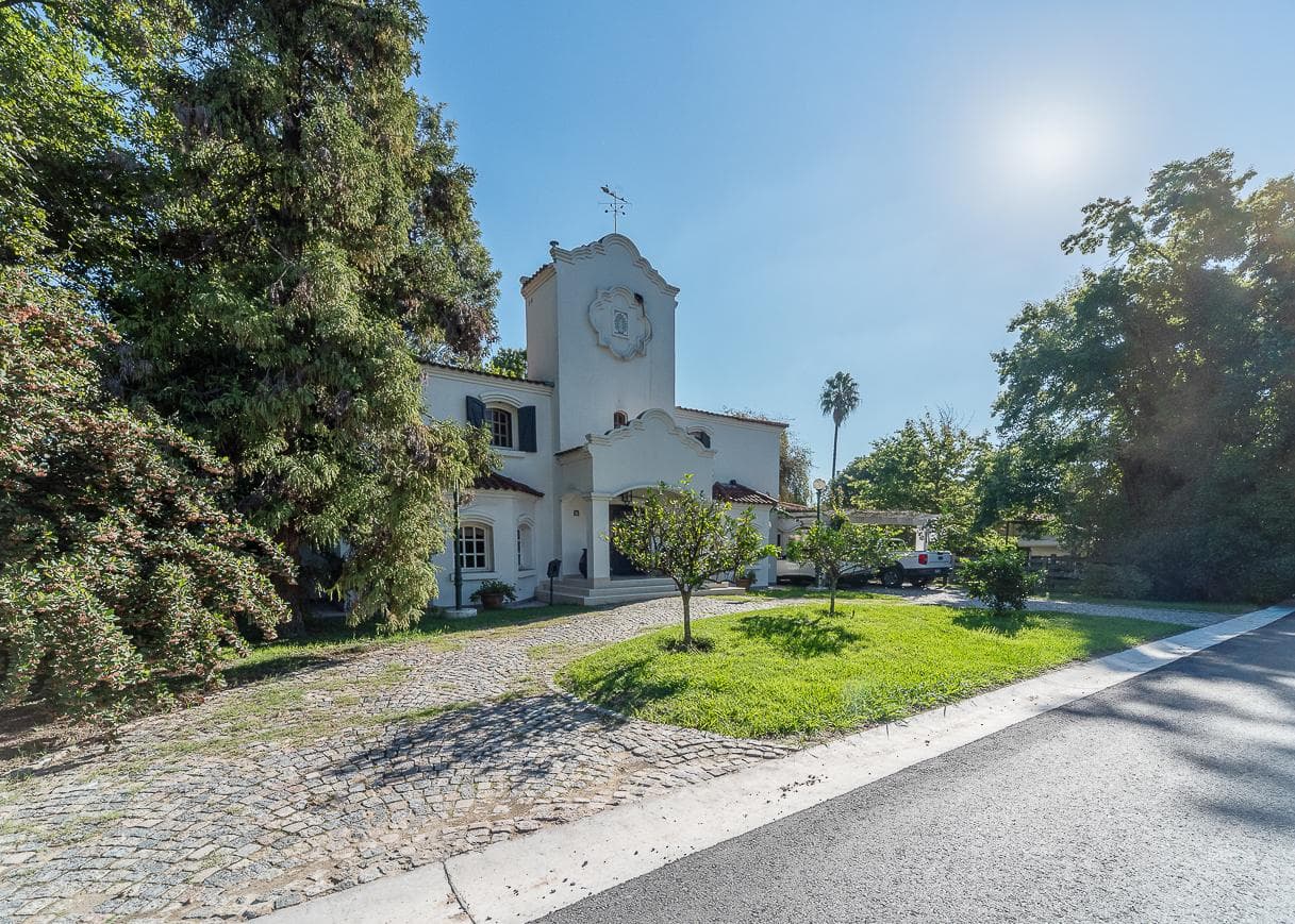 5-room house for sale in Mapuche Country Club, Pilar.