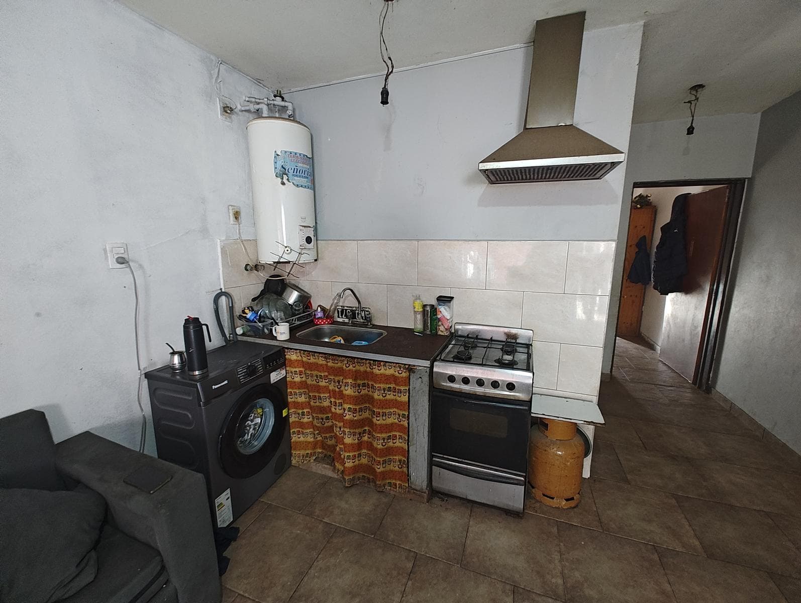 House and Two Apartments for Sale in G. Catan