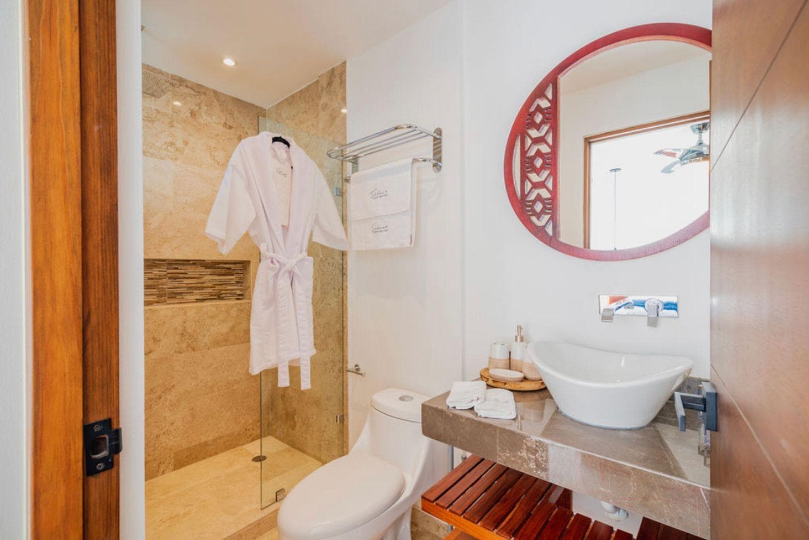 APARTMENT FOR SALE ON 5TH AVENUE, PLAYA DEL CARMEN