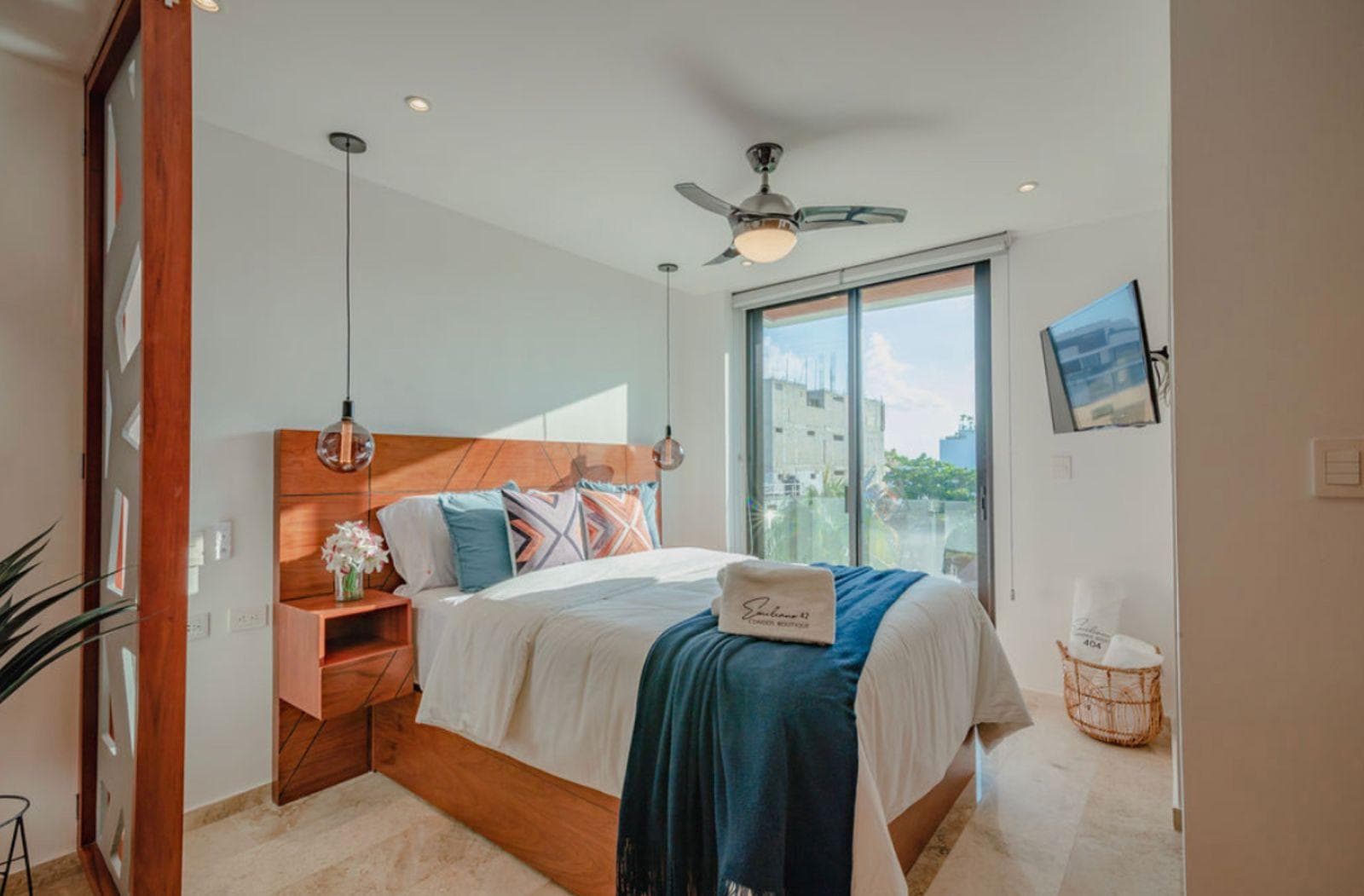 APARTMENT FOR SALE ON 5TH AVENUE, PLAYA DEL CARMEN