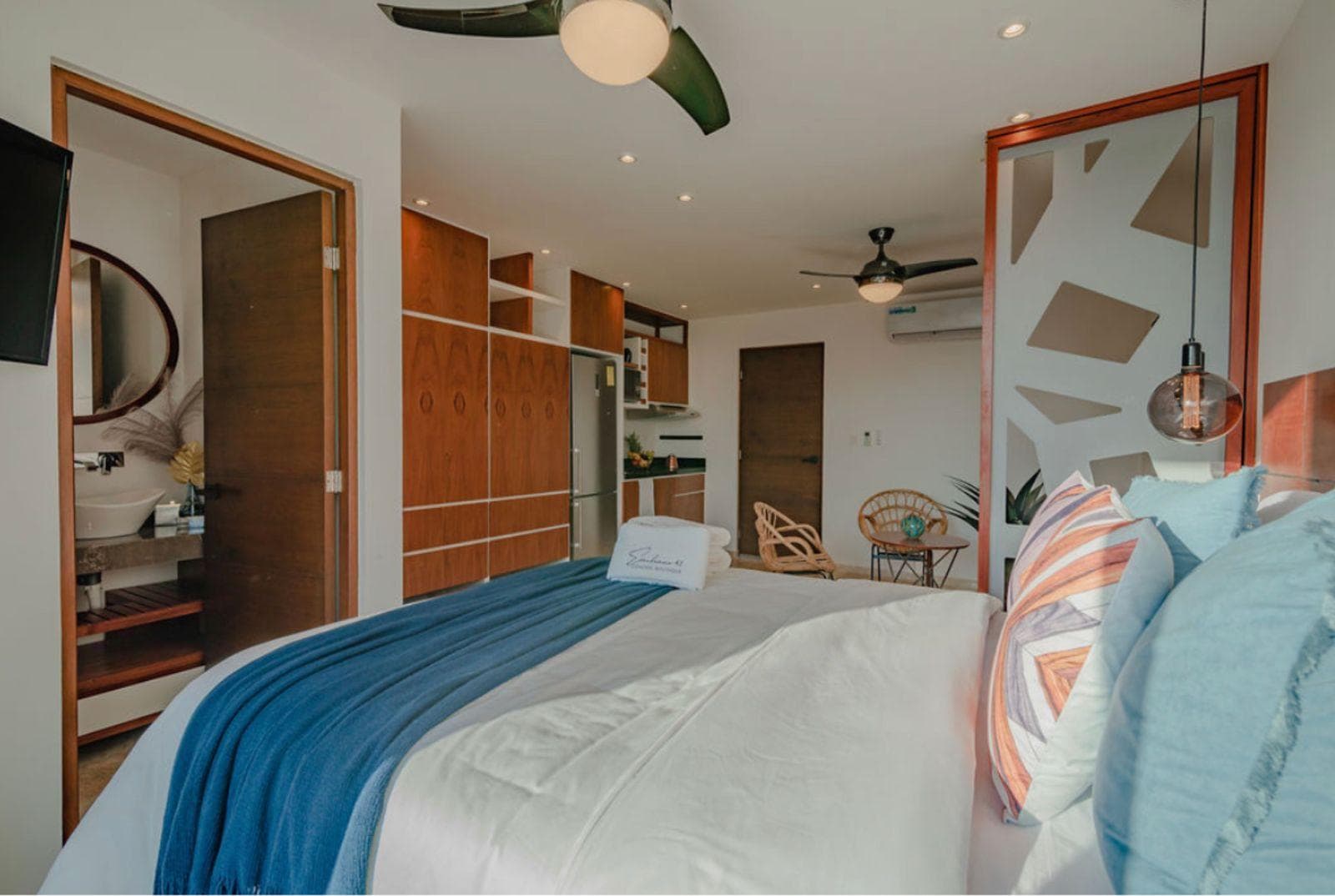 APARTMENT FOR SALE ON 5TH AVENUE, PLAYA DEL CARMEN