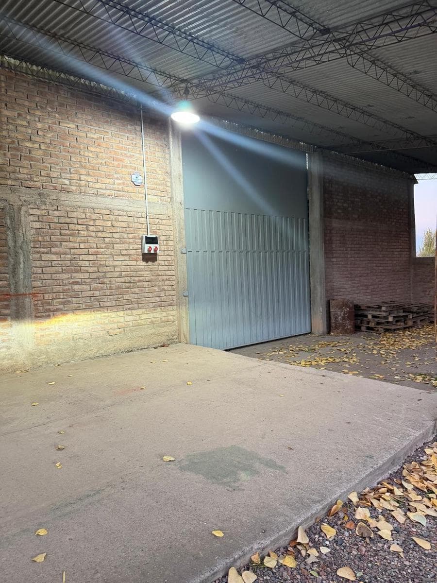 Major warehouse for sale on one and a half hectares of land in Agrelo, Luján.
