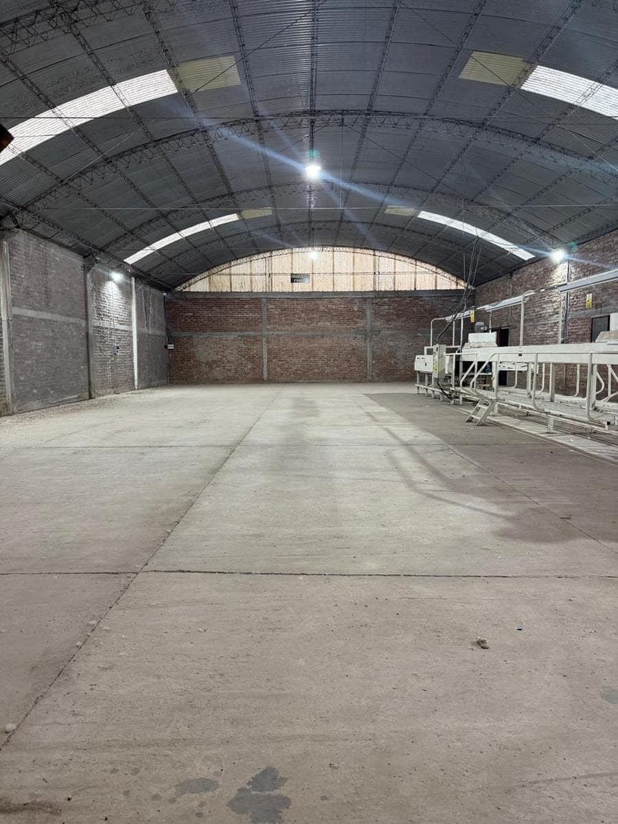 Major warehouse for sale on one and a half hectares of land in Agrelo, Luján.