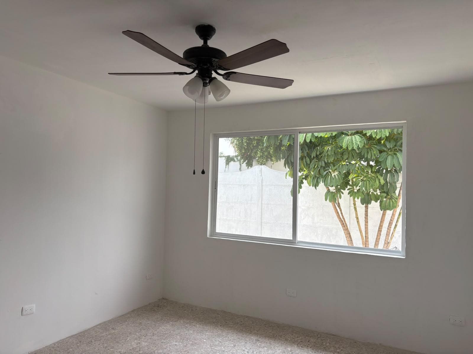 CASA EN RENTA DE UN PISO LOS RIOS ZONA VALLE