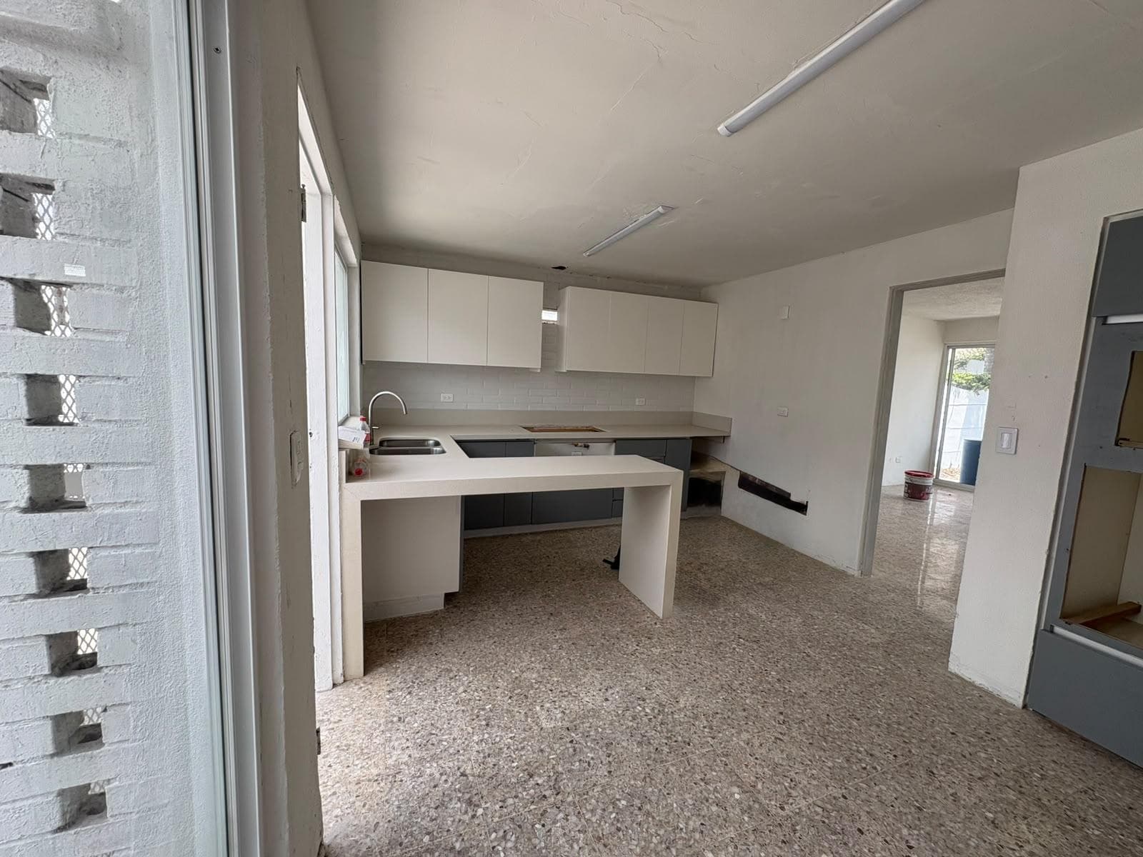 CASA EN RENTA DE UN PISO LOS RIOS ZONA VALLE