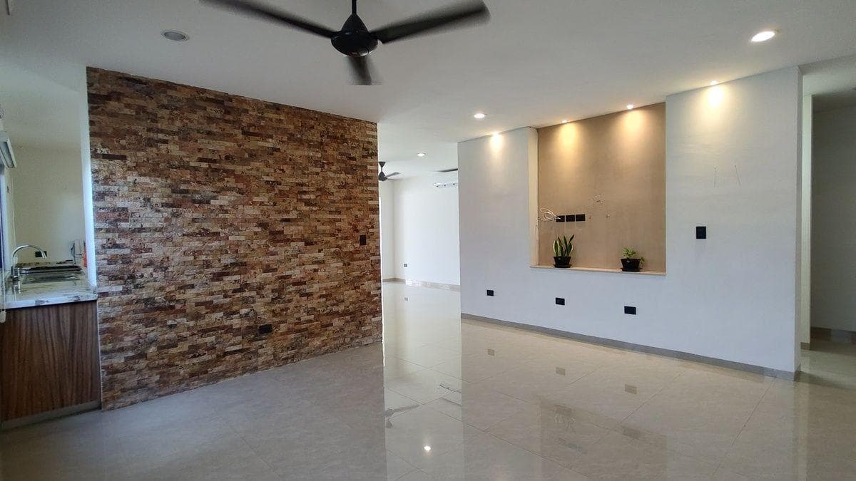 Corner house for sale north of Mérida in the Dzitya area. Equipped with a solar panel.