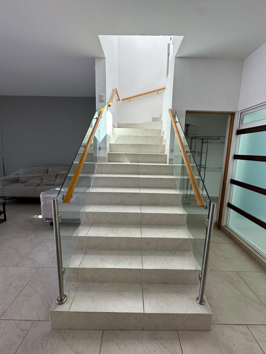 Casa Amueblada con 4 Recámaras en Jardines de Santa Fe