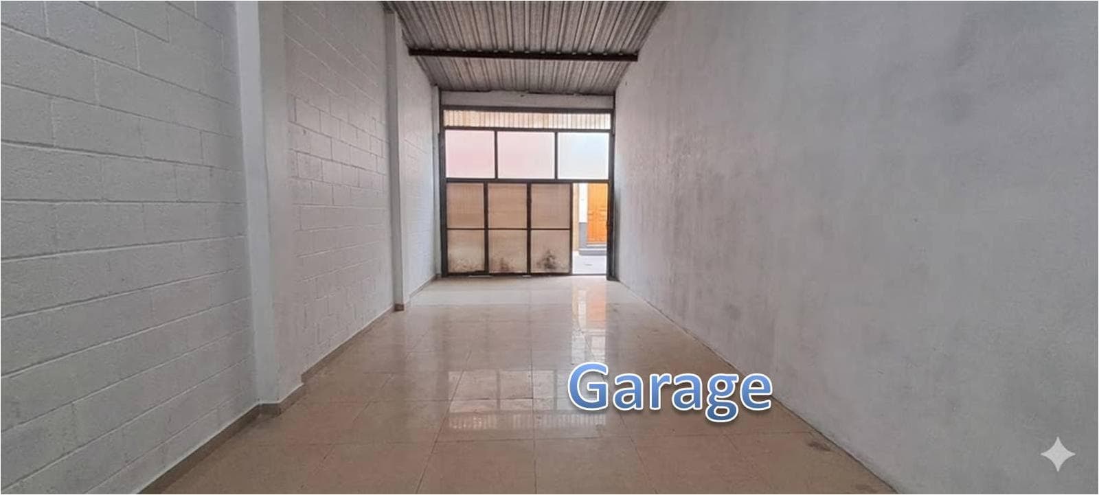 House with 5 bedrooms, commercial space, and garage for sale