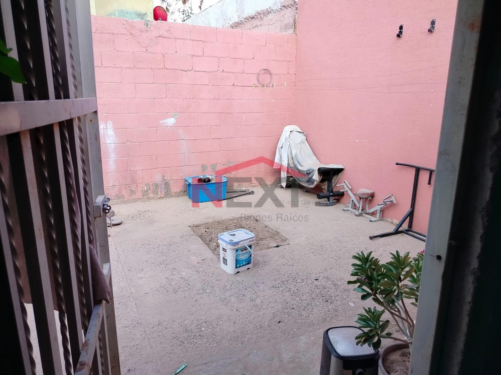 HOUSE FOR SALE IN VILLA DEL REAL