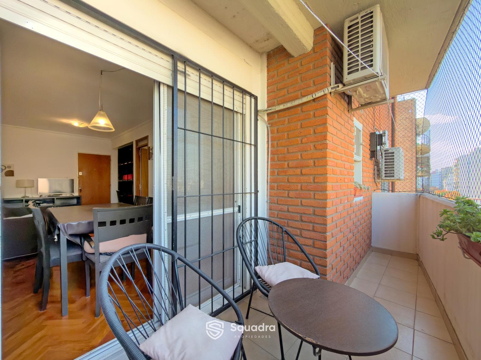 Two-bedroom apartment with a garage. Echesortu