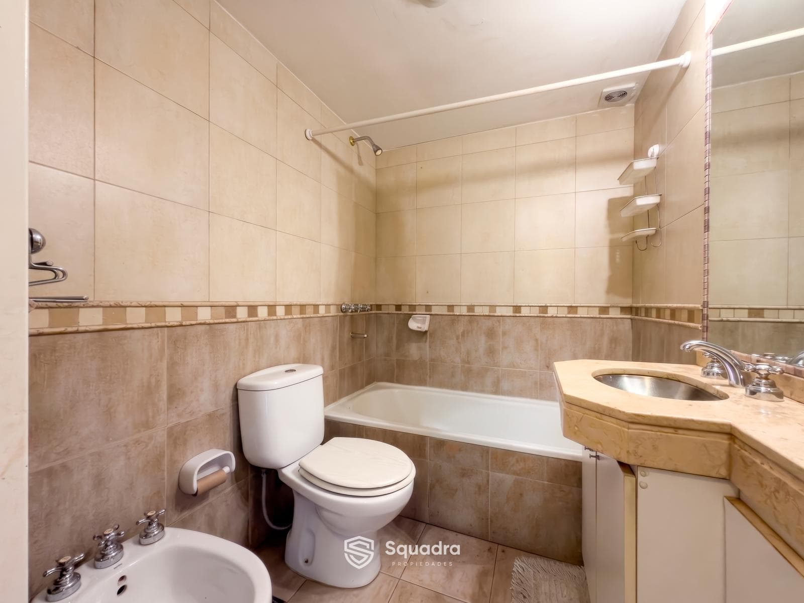 Two-bedroom apartment with a garage. Echesortu