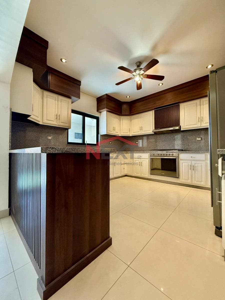 HOUSE FOR SALE IN LOS SANTOS RESIDENCIAL