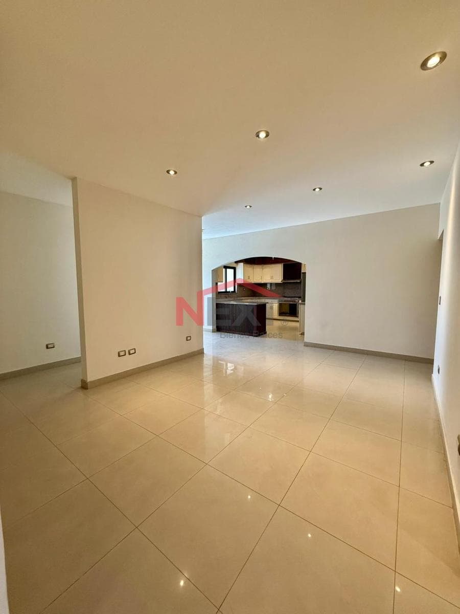 HOUSE FOR SALE IN LOS SANTOS RESIDENCIAL