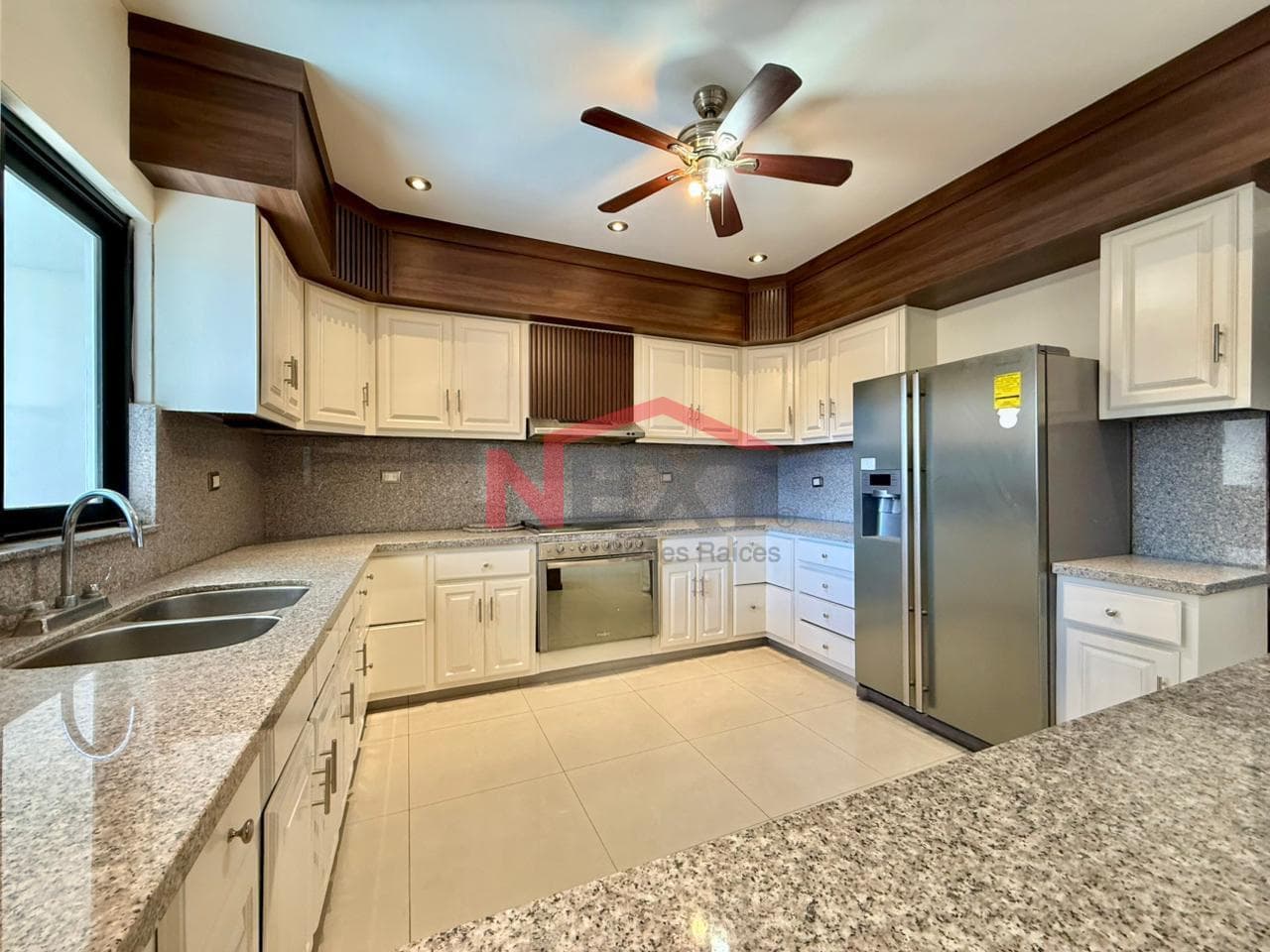 HOUSE FOR SALE IN LOS SANTOS RESIDENCIAL