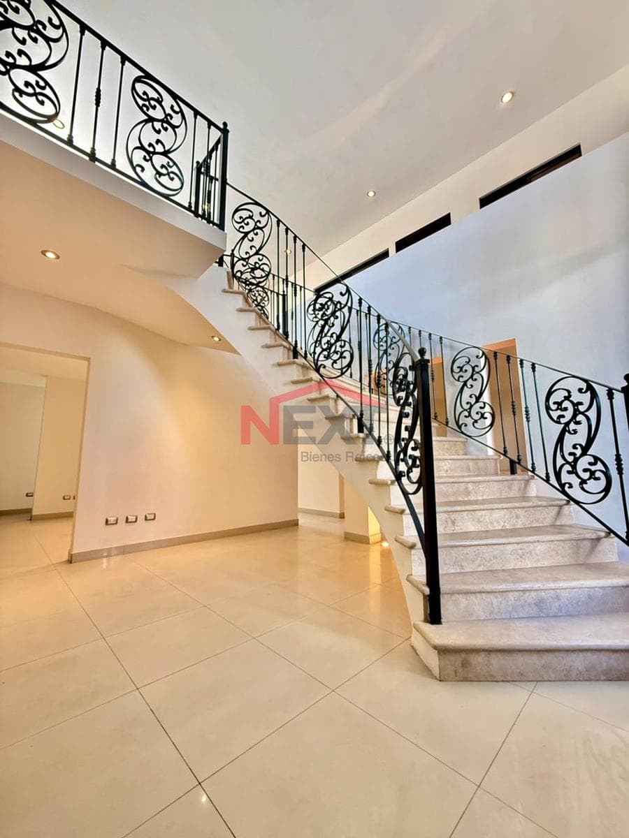 HOUSE FOR SALE IN LOS SANTOS RESIDENCIAL