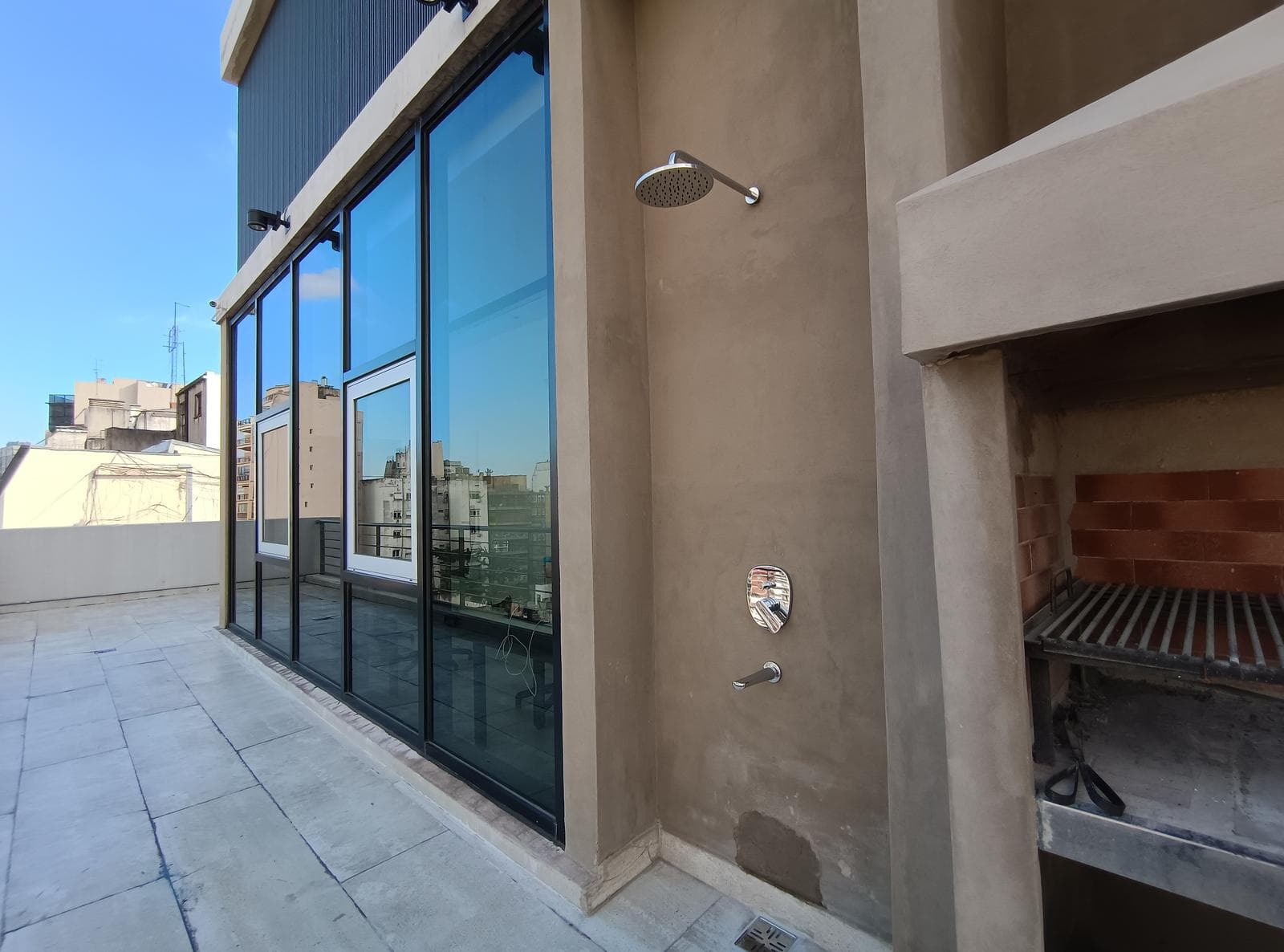 Apartment in Palermo—1.1/2-room—Brand-new—Street-facing—Balcony—Amenities