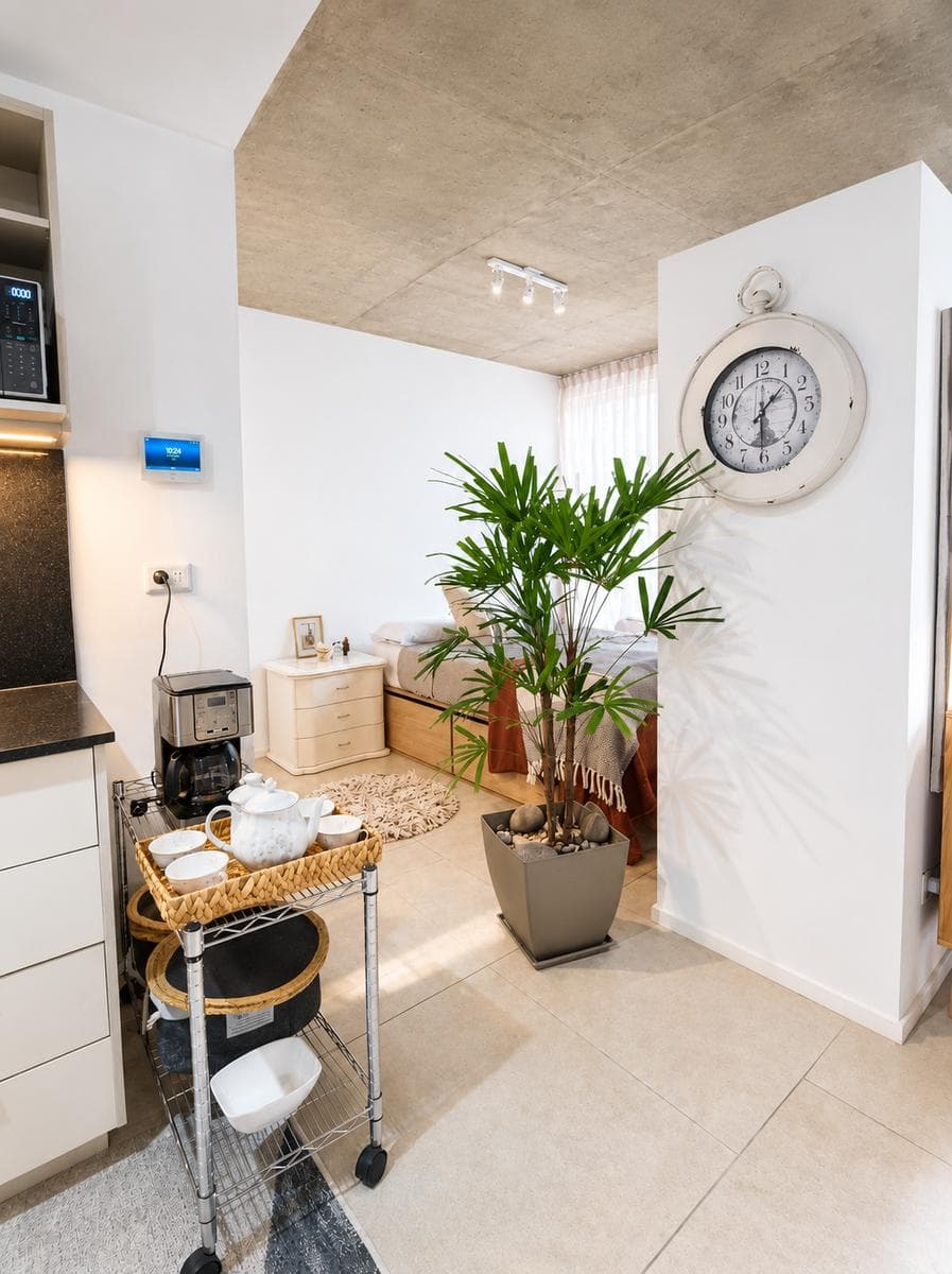 Apartment in Palermo—1.1/2-room—Brand-new—Street-facing—Balcony—Amenities