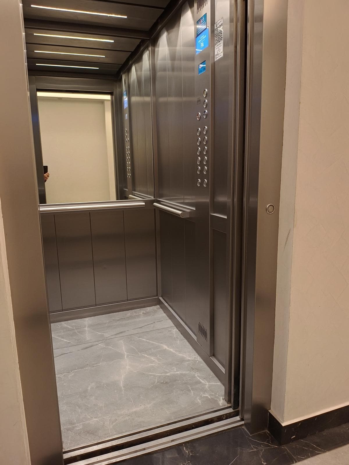 Apartment in Palermo—1.1/2-room—Brand-new—Street-facing—Balcony—Amenities