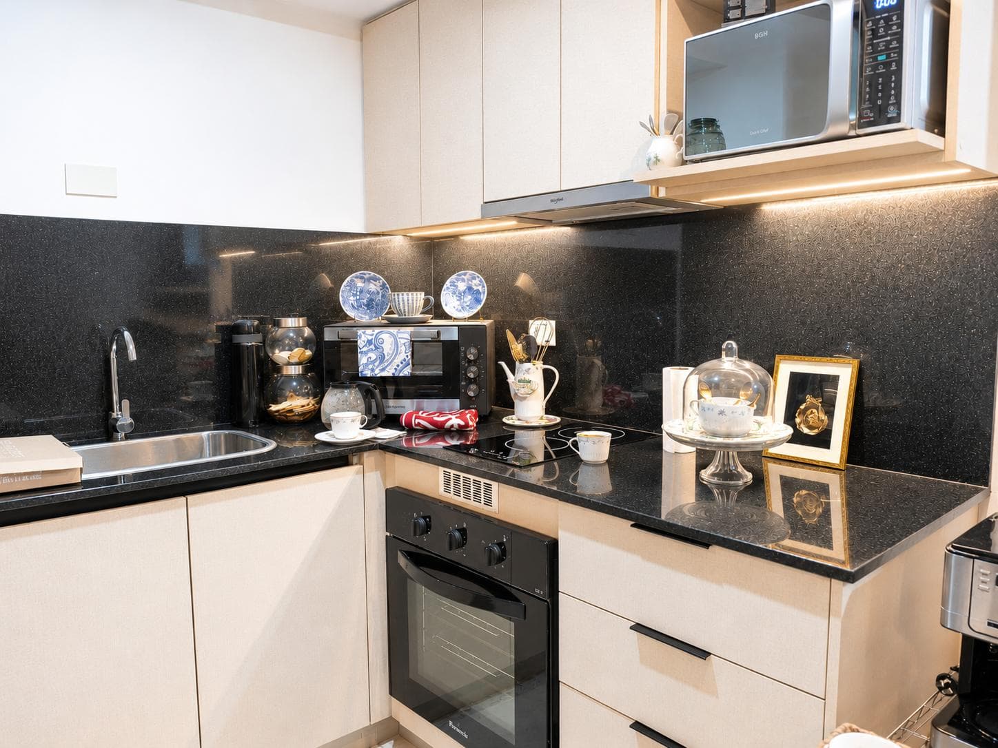 Apartment in Palermo—1.1/2-room—Brand-new—Street-facing—Balcony—Amenities