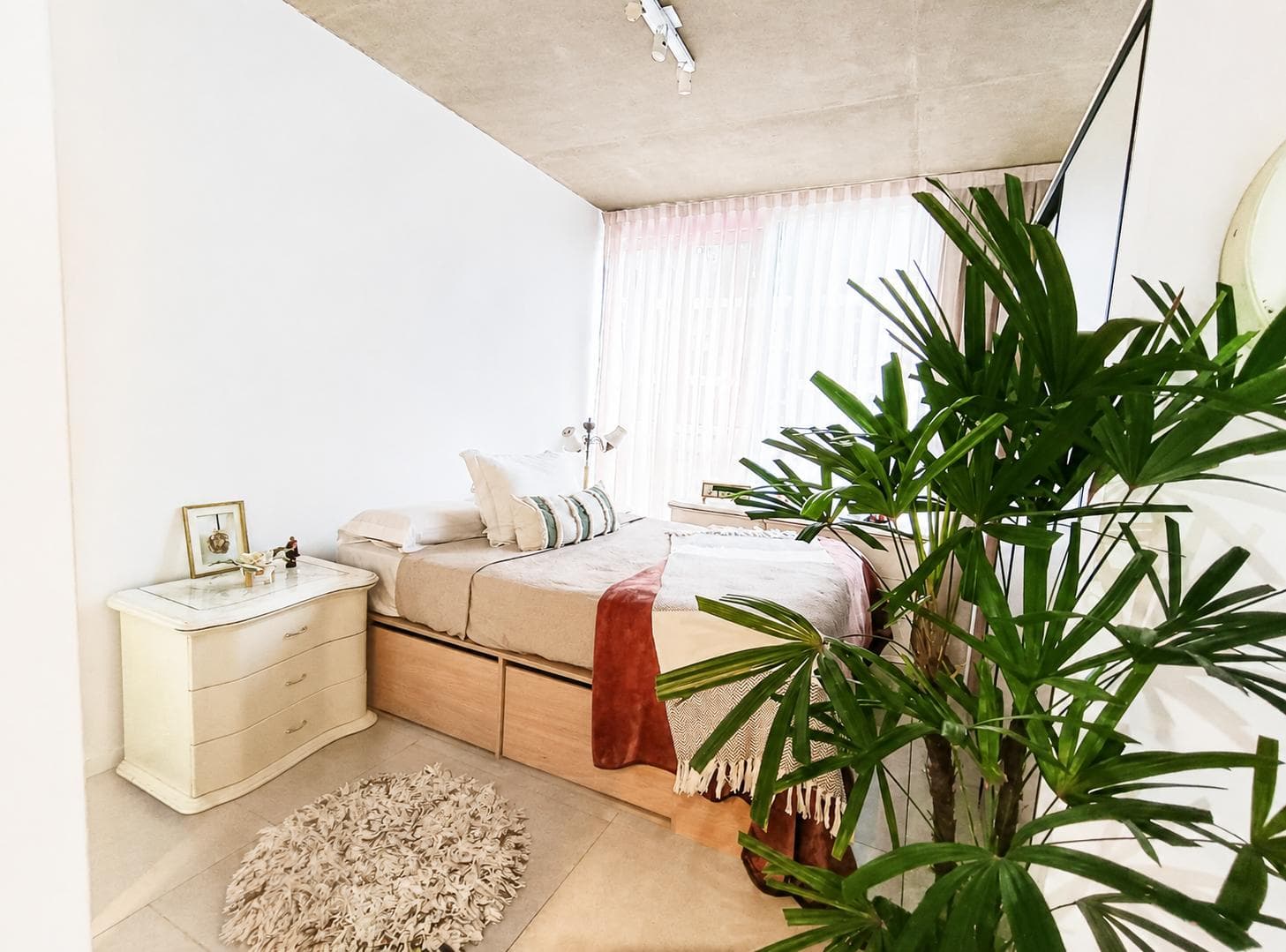 Apartment in Palermo—1.1/2-room—Brand-new—Street-facing—Balcony—Amenities