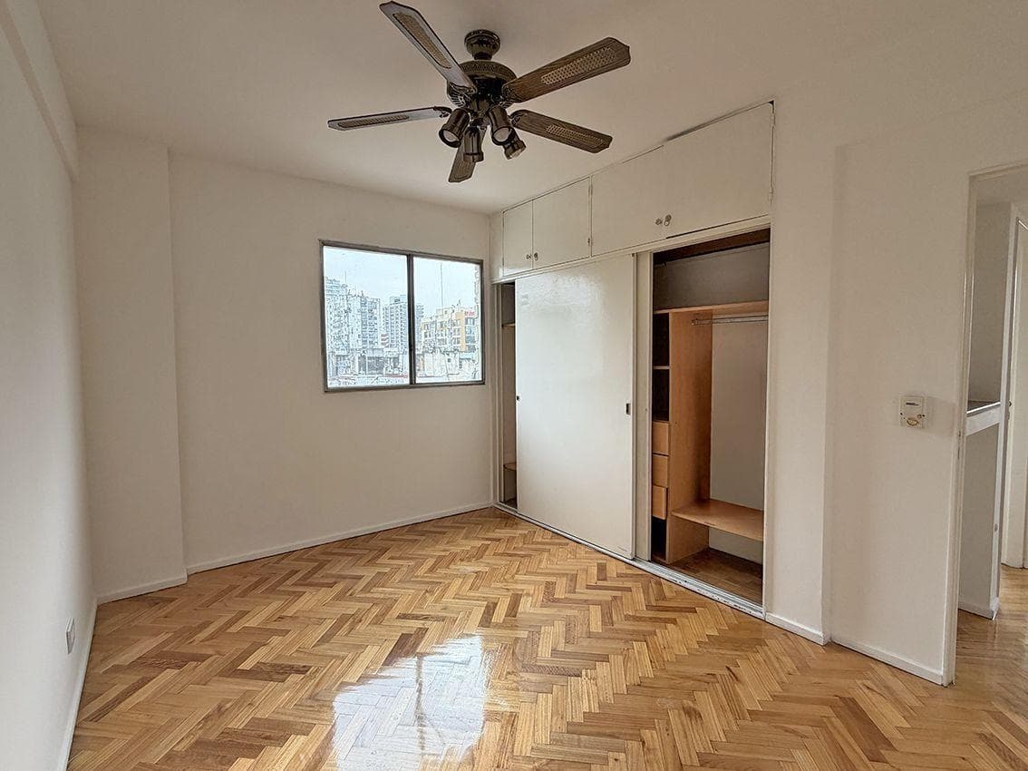4-ROOM APARTMENT FOR SALE—FACING THE STREET, UPPER FLOOR, BALCONY, STORAGE ROOM, OPTIONAL PARKING SPACE—RECOLETA