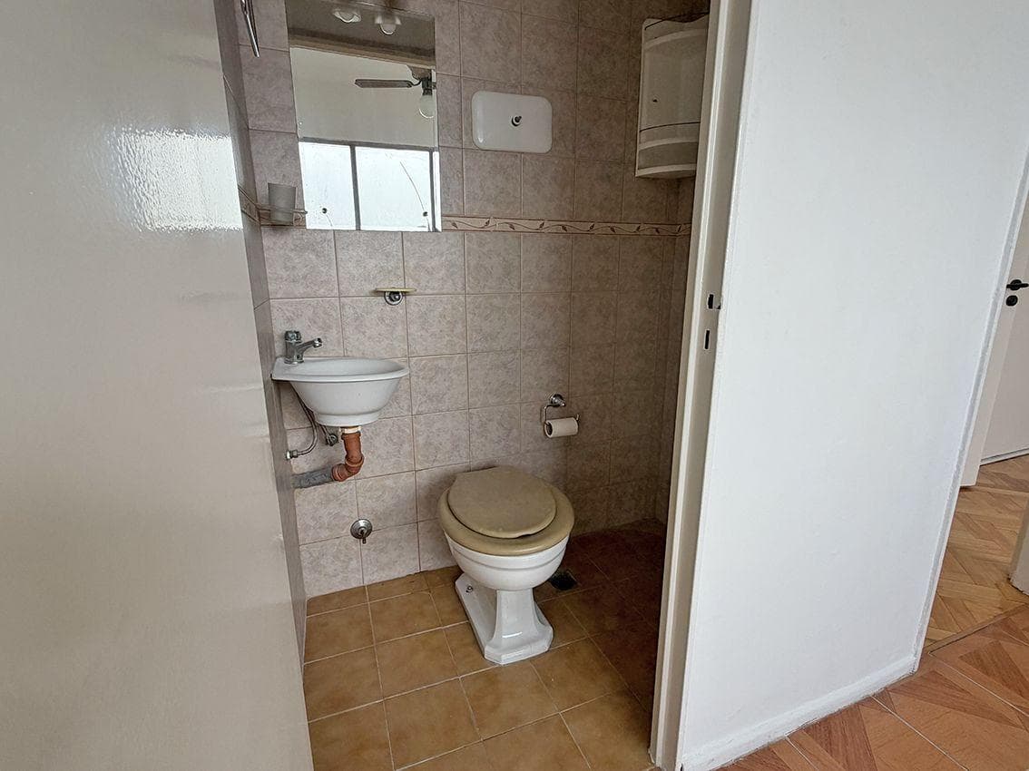 4-ROOM APARTMENT FOR SALE—FACING THE STREET, UPPER FLOOR, BALCONY, STORAGE ROOM, OPTIONAL PARKING SPACE—RECOLETA