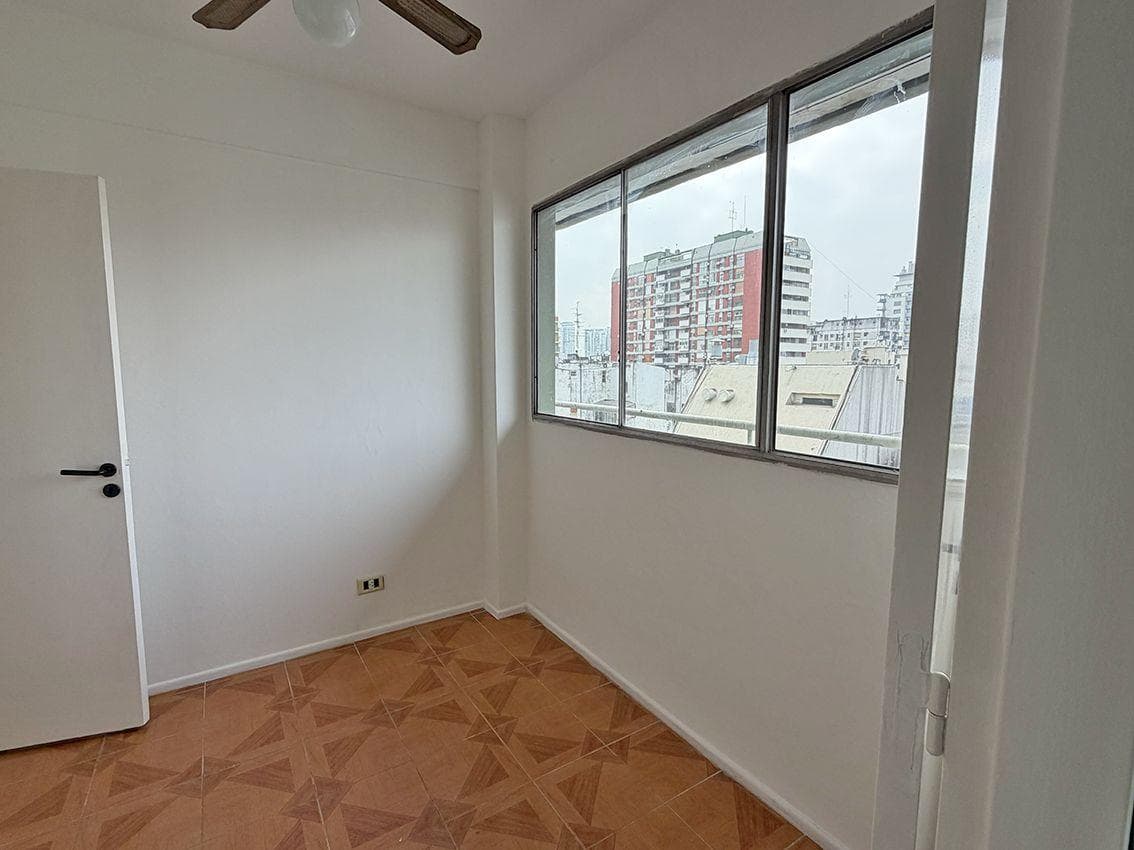 4-ROOM APARTMENT FOR SALE—FACING THE STREET, UPPER FLOOR, BALCONY, STORAGE ROOM, OPTIONAL PARKING SPACE—RECOLETA