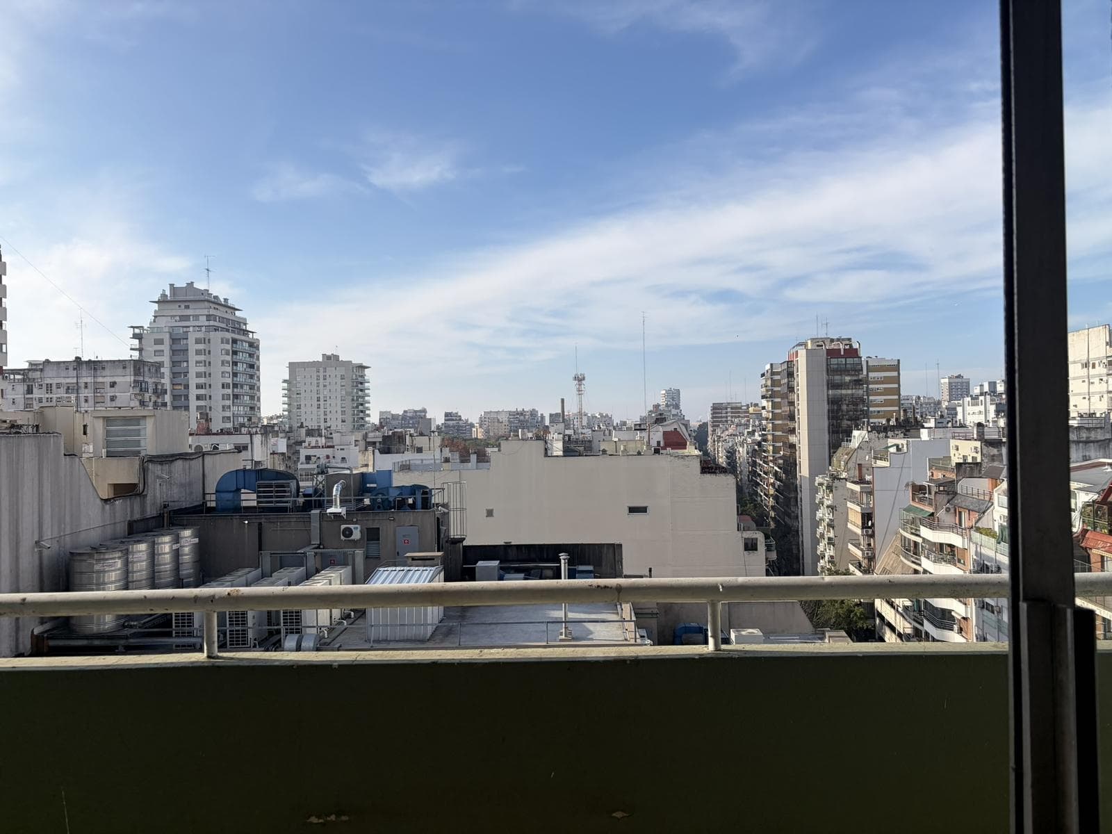 4-ROOM APARTMENT FOR SALE—FACING THE STREET, UPPER FLOOR, BALCONY, STORAGE ROOM, OPTIONAL PARKING SPACE—RECOLETA