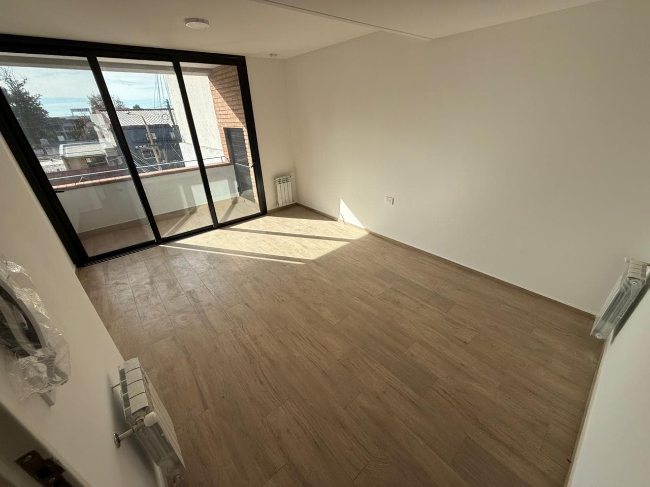 BRAND-NEW 2-ROOM APARTMENT FOR SALE WITH GARAGE AND UTILITY ROOM IN QUILMES