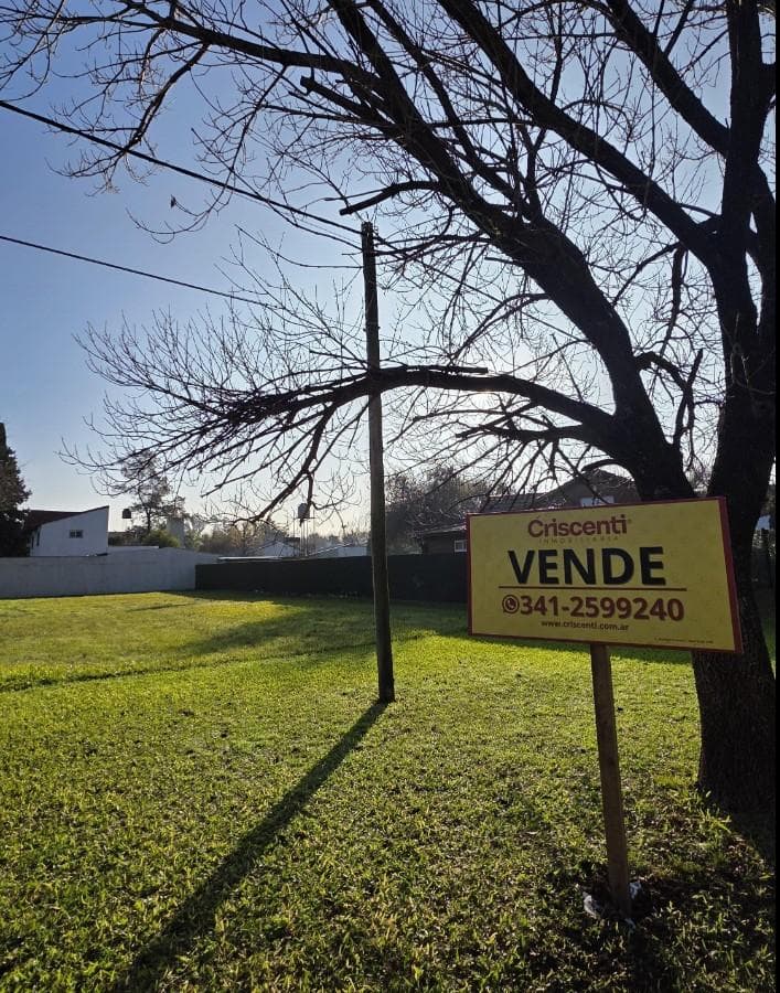Lot in Funes in the most sought-after area. Corner lot.