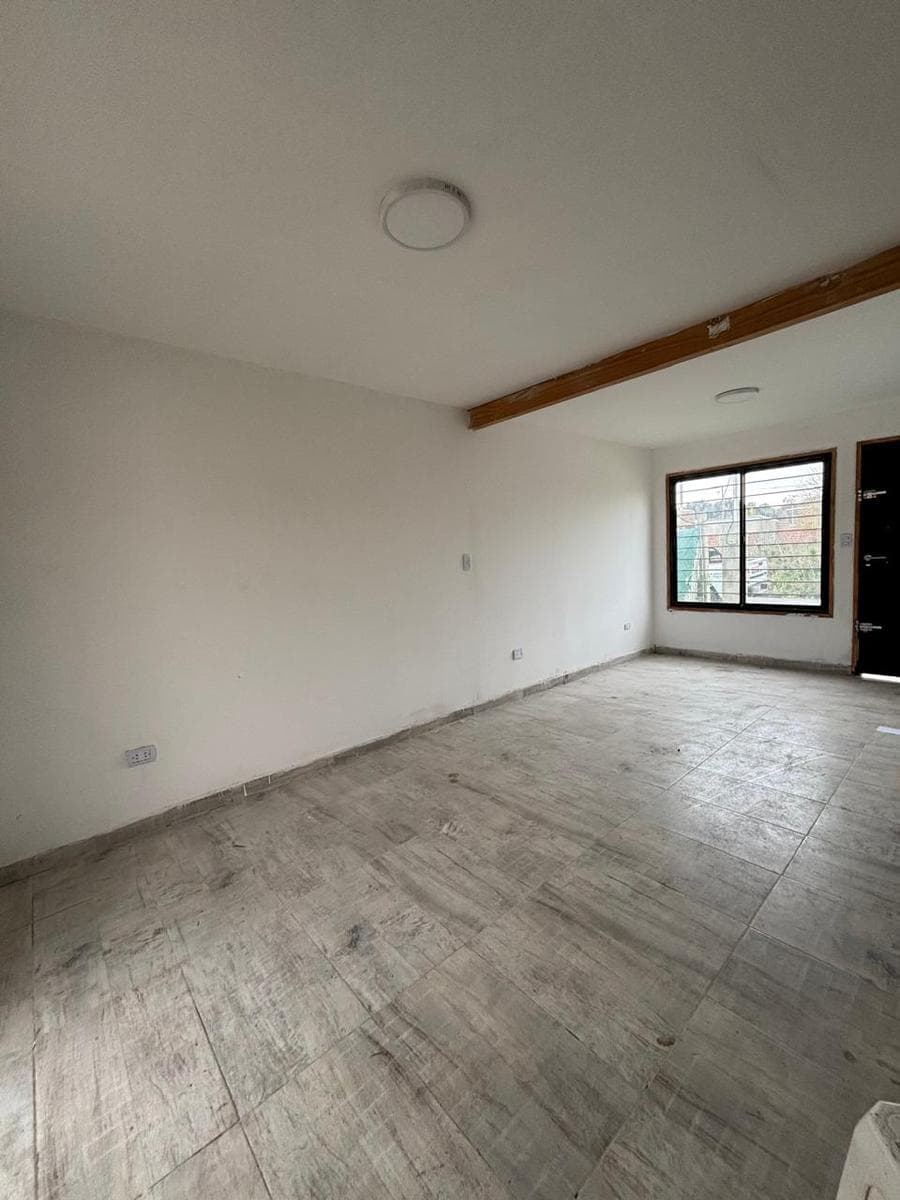 3-bedroom house for sale. Laundry room and porch. Campana, Jardín de los Pioneros neighborhood