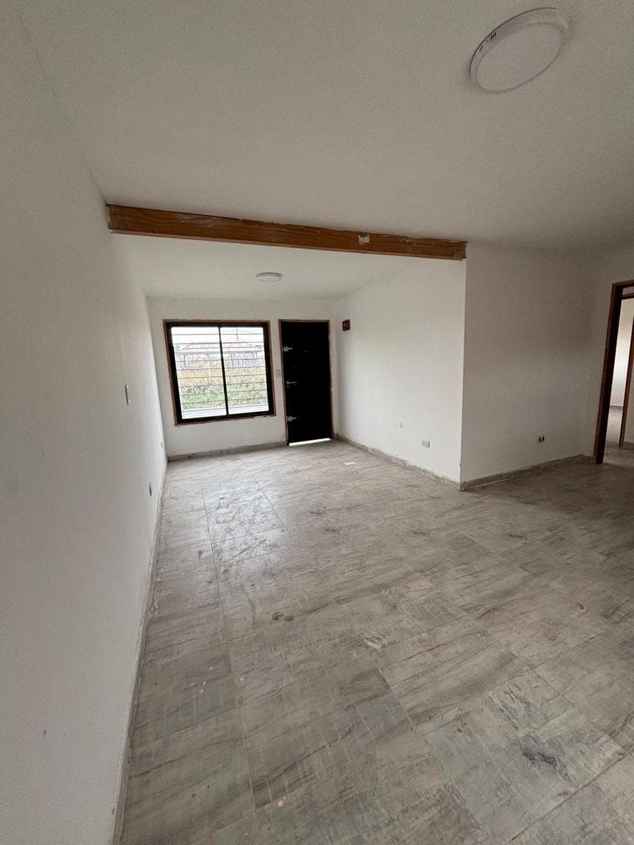3-bedroom house for sale. Laundry room and porch. Campana, Jardín de los Pioneros neighborhood