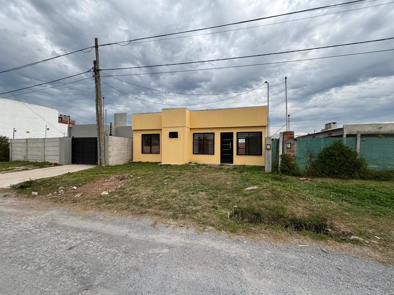 3-bedroom house for sale. Laundry room and porch. Campana, Jardín de los Pioneros neighborhood