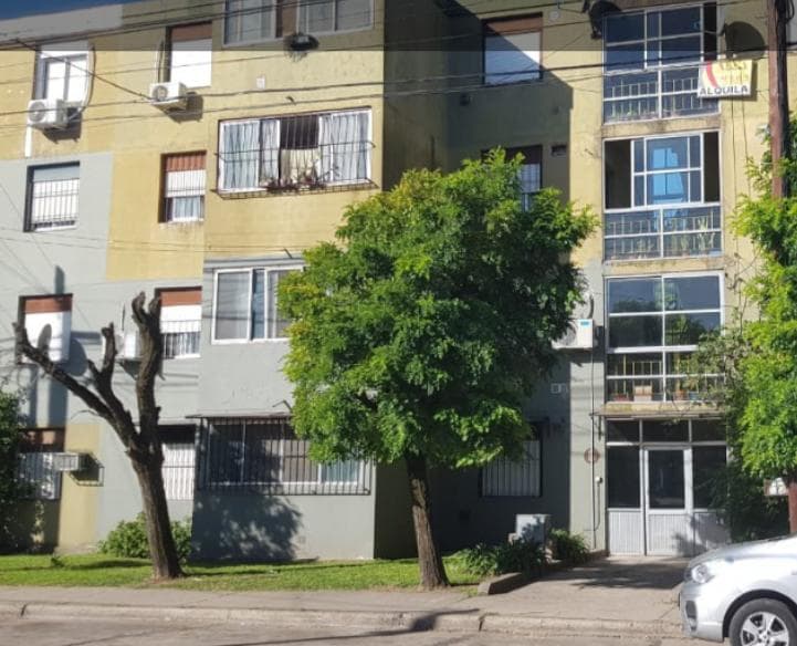 Venta de Departamento de 3 ambientes en Longchamps
