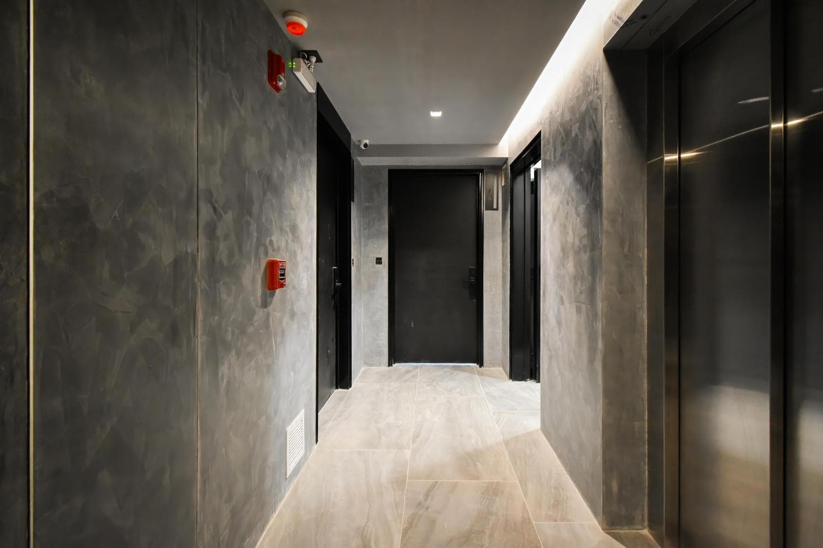 NUÑEZ STUDIO APARTMENT, 51 M2, 11TH FLOOR, WITH BALCONY AND AMENITIES, BRAND-NEW.