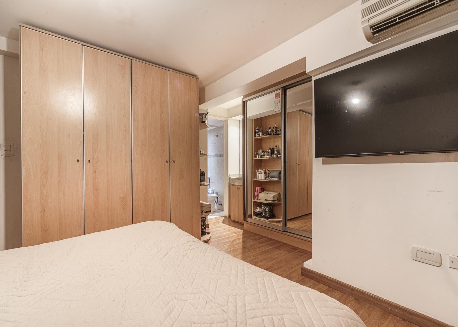 4-ROOM APARTMENT FOR SALE IN BELGRANO WITH BALCONY AND PATIO