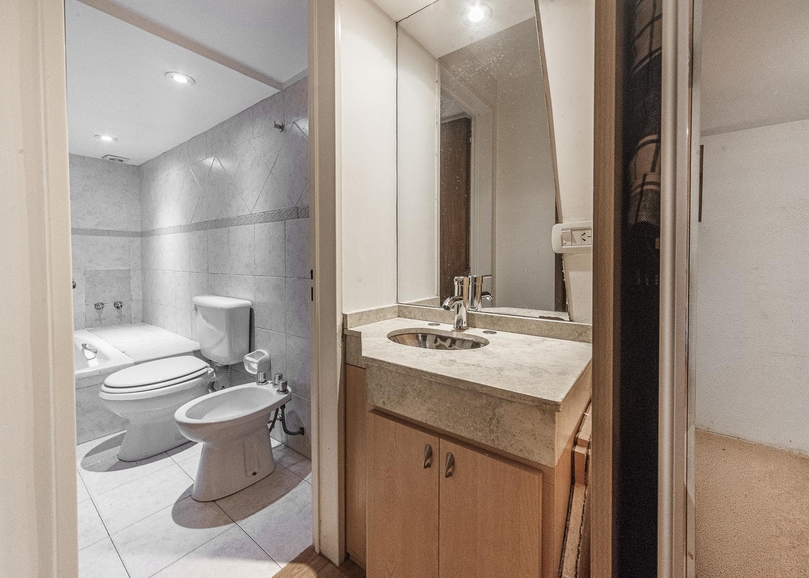 4-ROOM APARTMENT FOR SALE IN BELGRANO WITH BALCONY AND PATIO