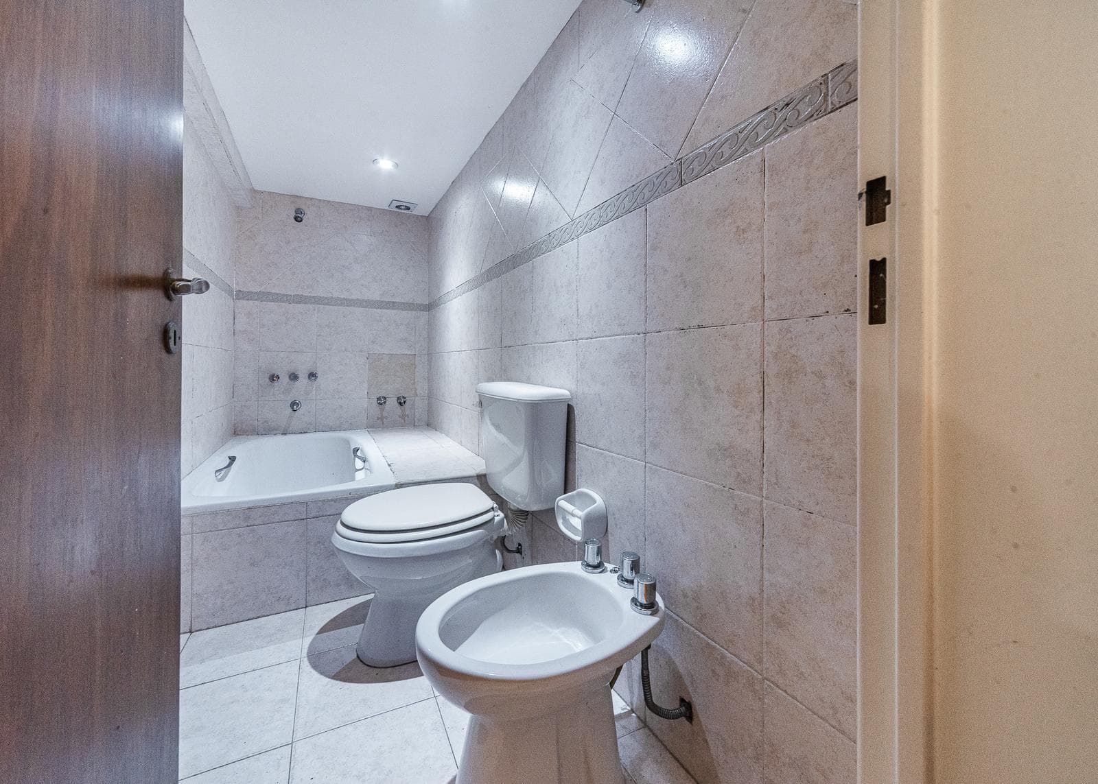 4-ROOM APARTMENT FOR SALE IN BELGRANO WITH BALCONY AND PATIO