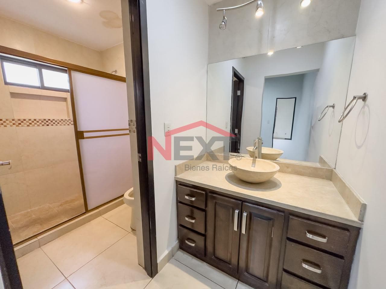 HOUSE FOR SALE IN LOS SANTOS RESIDENCIAL