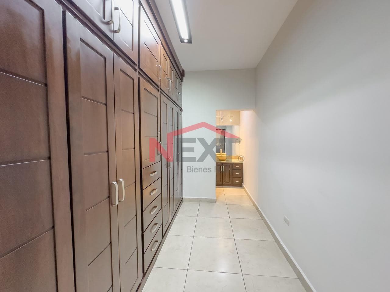 HOUSE FOR SALE IN LOS SANTOS RESIDENCIAL