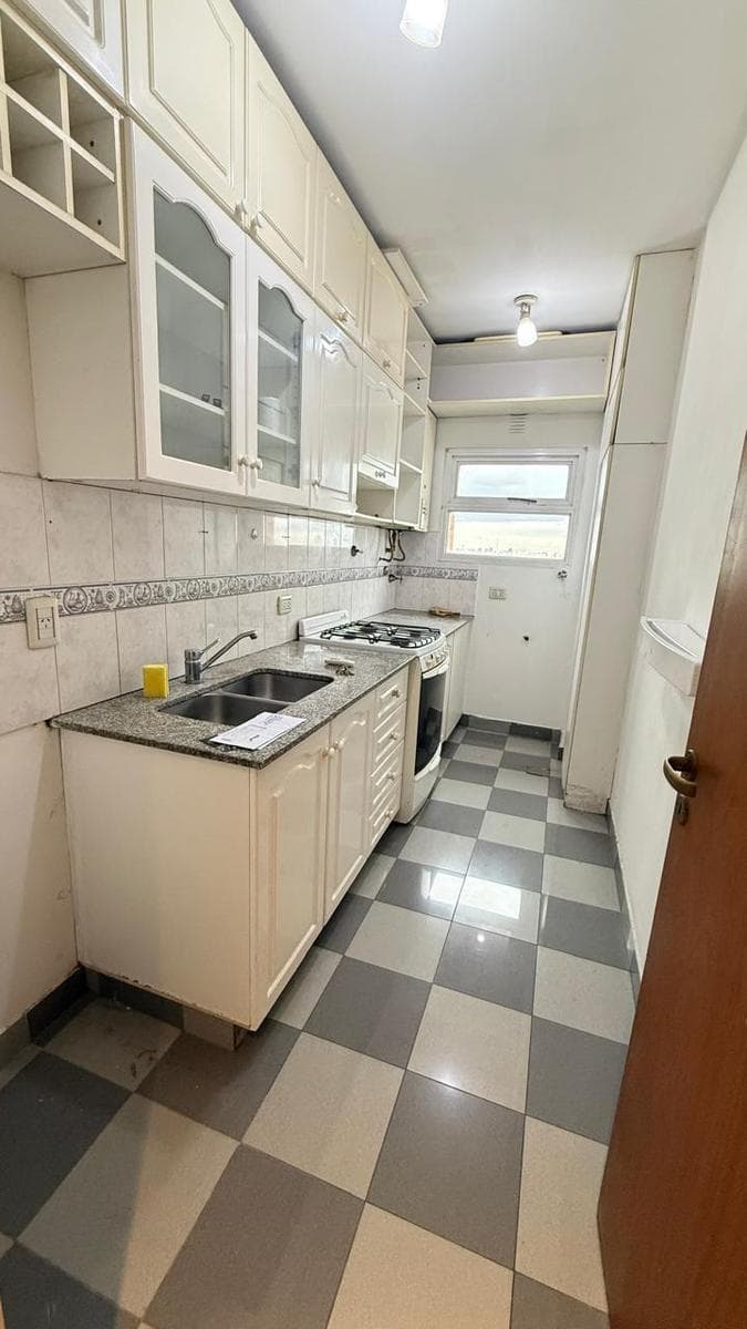APARTMENT - FOR RENT - COLEGIALES - 3 ROOMS - COVERED PARKING SPACE