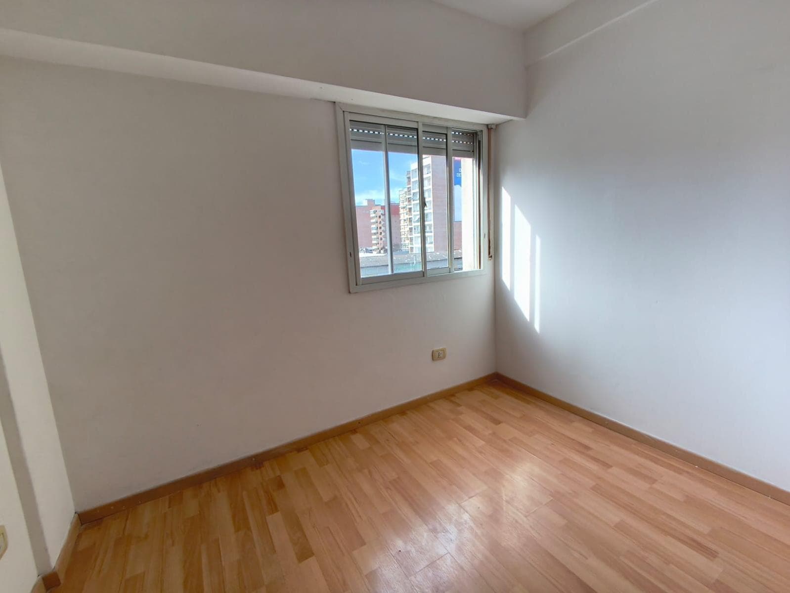 Departamento 2 Dormitorios al Frente con Balcón, Baño y Toilette de recepción - Lourdes