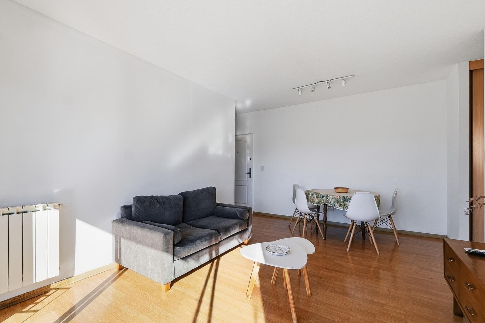 Two-room furnished apartment with a balcony and amenities available for short-term rent in Palermo Soho