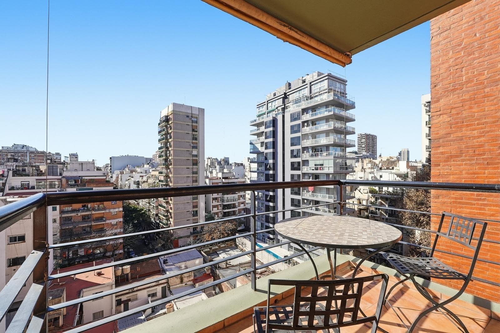 Two-room furnished apartment with a balcony and amenities available for short-term rent in Palermo Soho