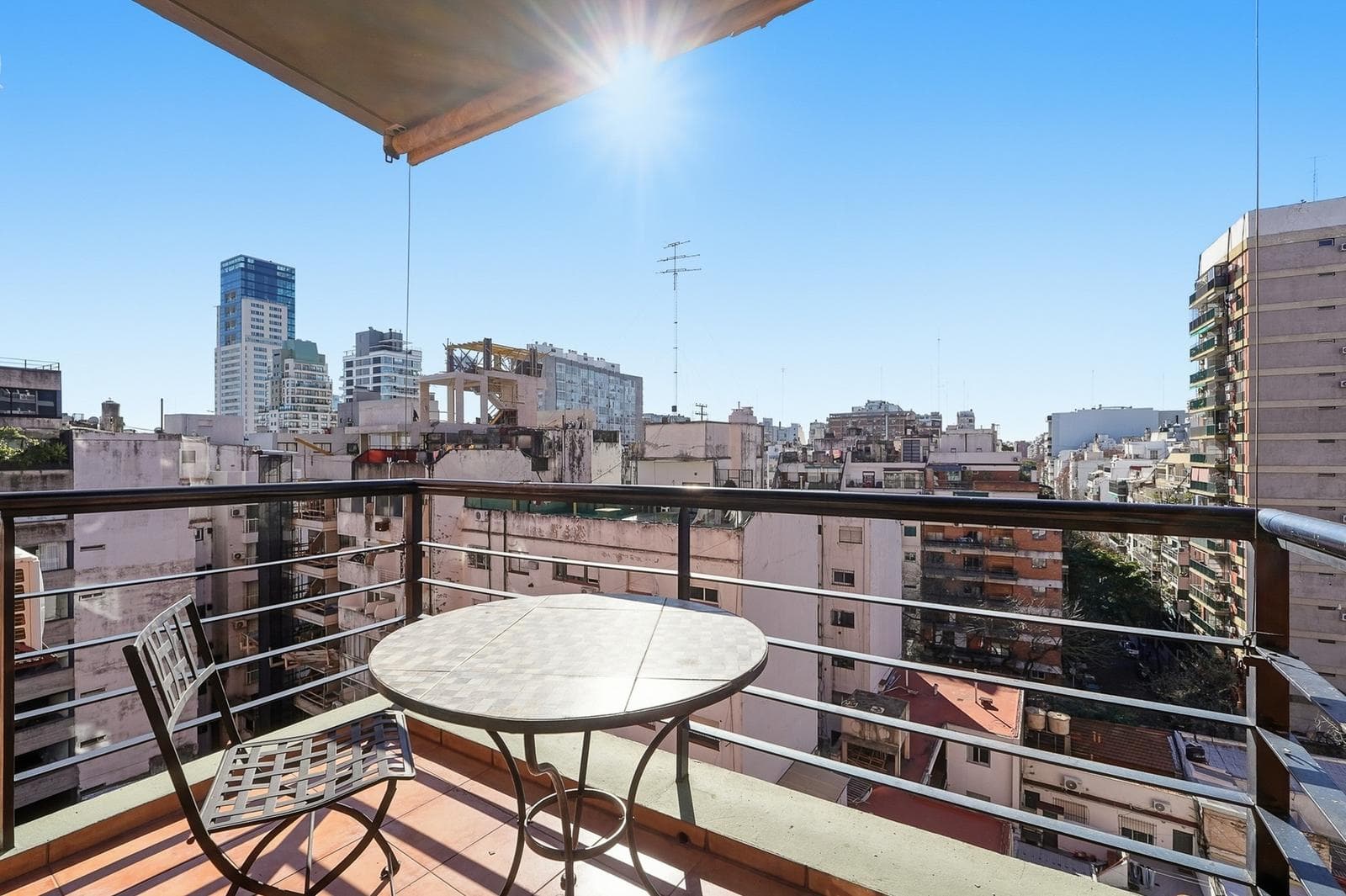 Two-room furnished apartment with a balcony and amenities available for short-term rent in Palermo Soho