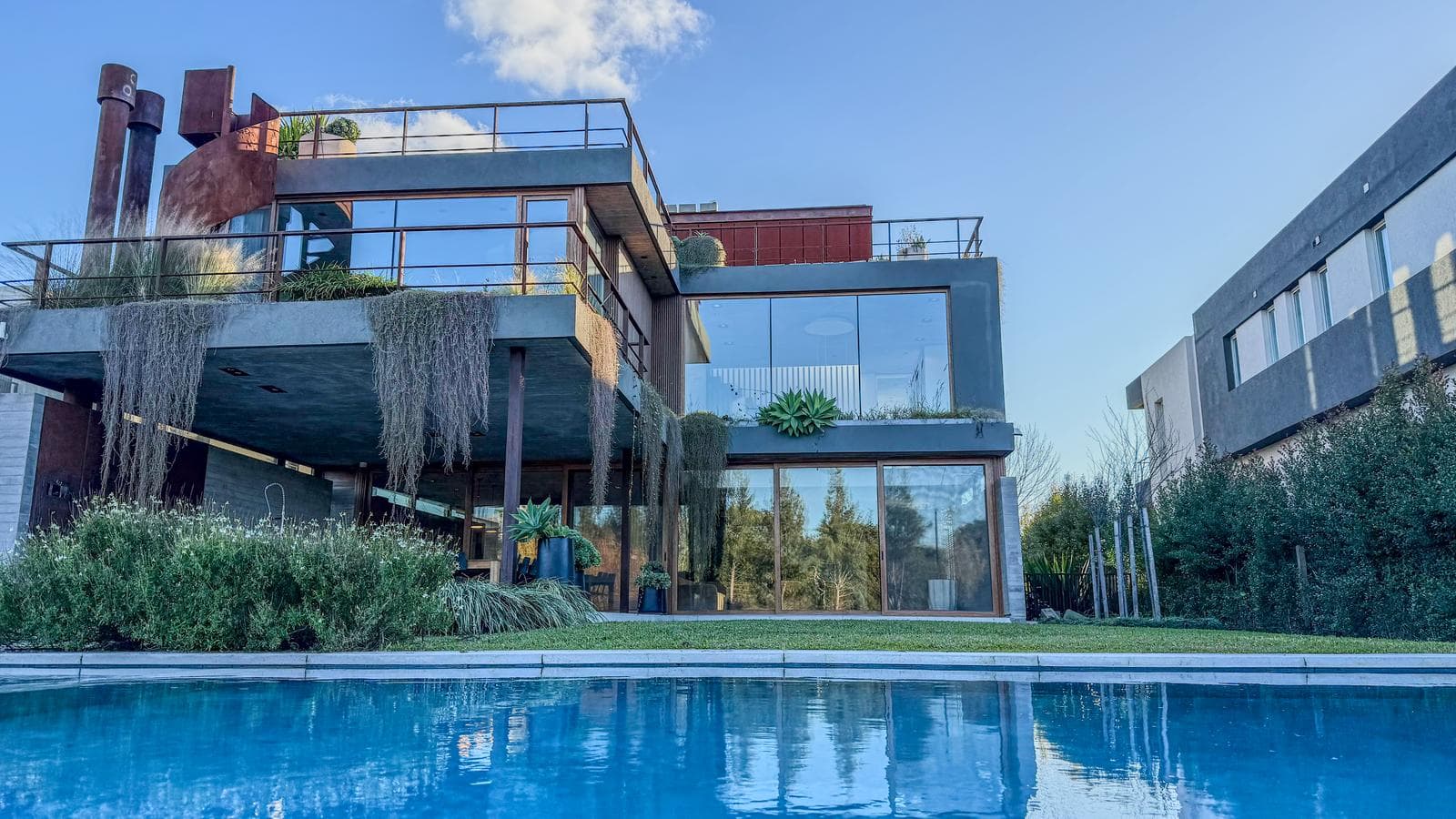Spectacular Designer Lakefront Home for Rent – Virazón, Nordelta - 4 suites